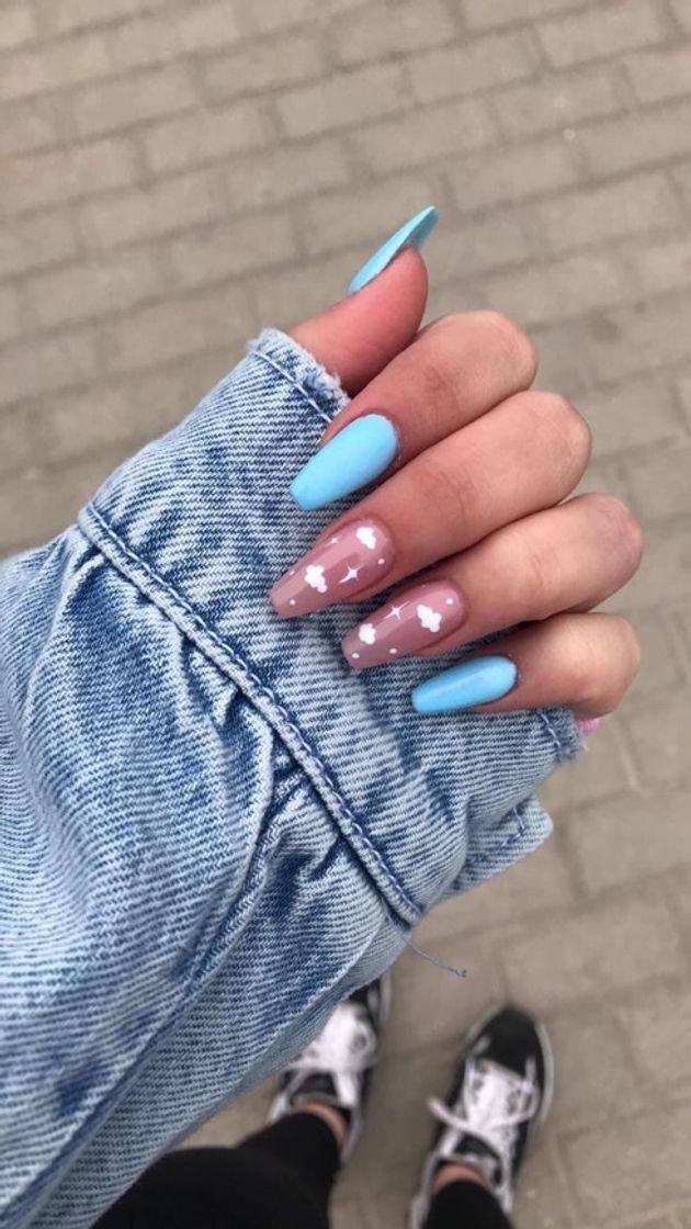 Moda Unhas azuis com nuvens ☁️ 