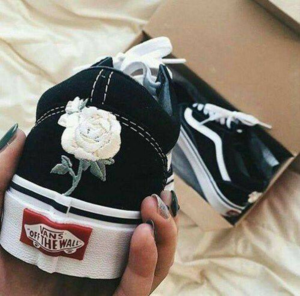 Fashion Tênis Vans com detalhe de flor 