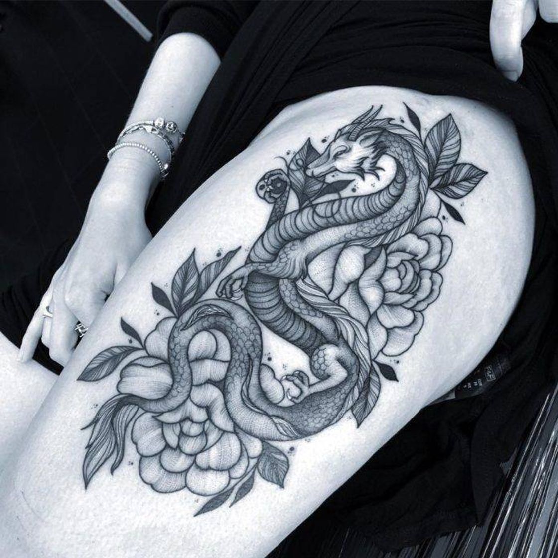 100 melhores tatuagens na coxa para mulheres