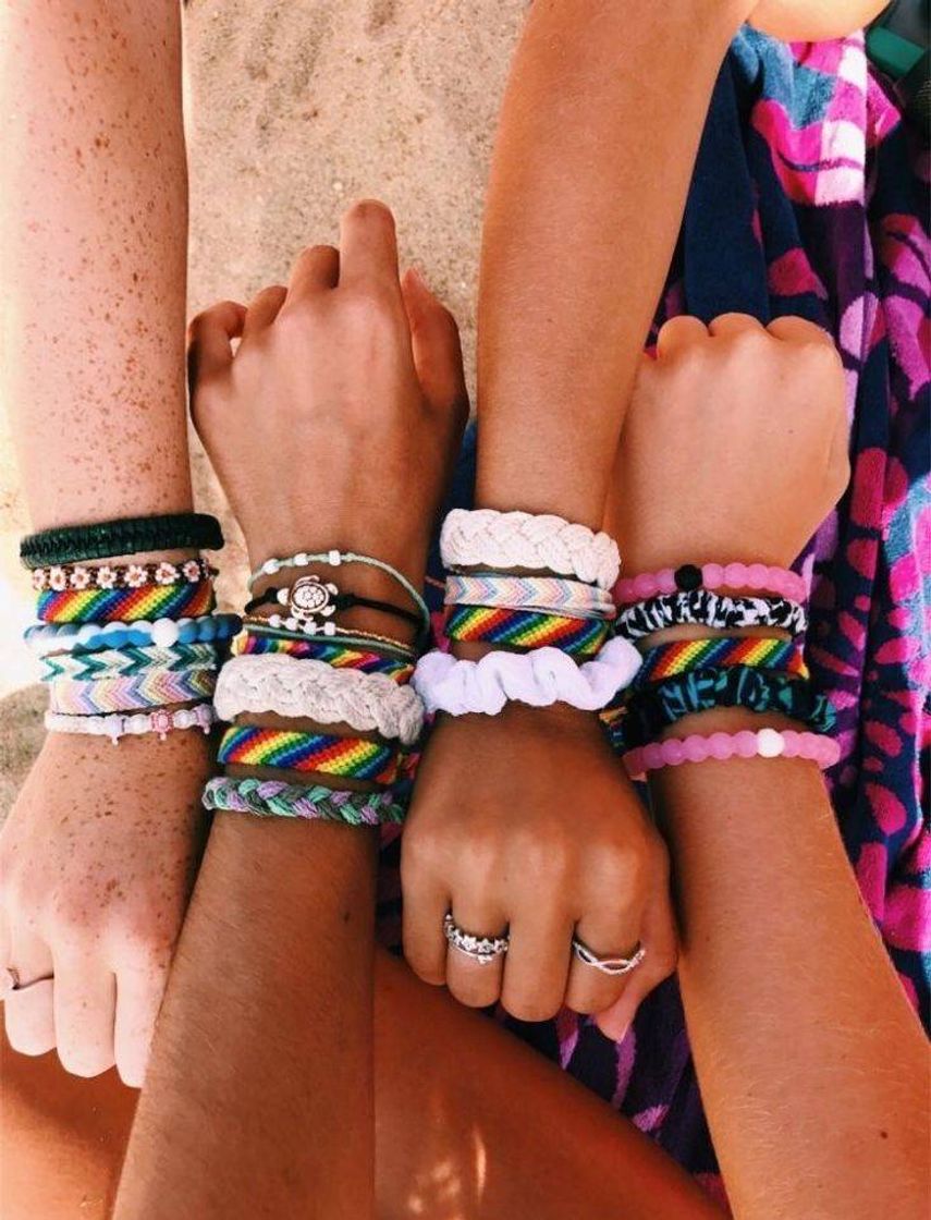 Moda bracelets with friends.



