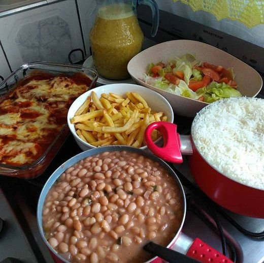 Arroz e feijão e acompanhamentos