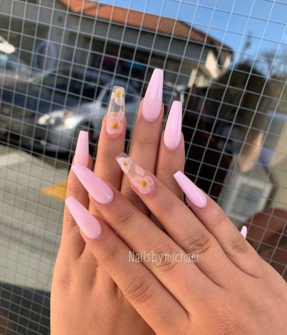 Moda pinky nails 💓