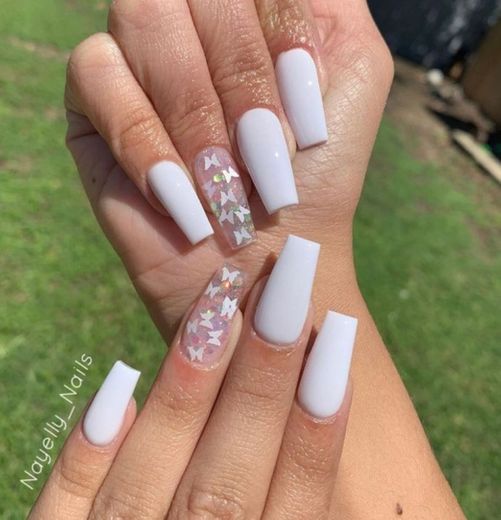 white nails 🤍 