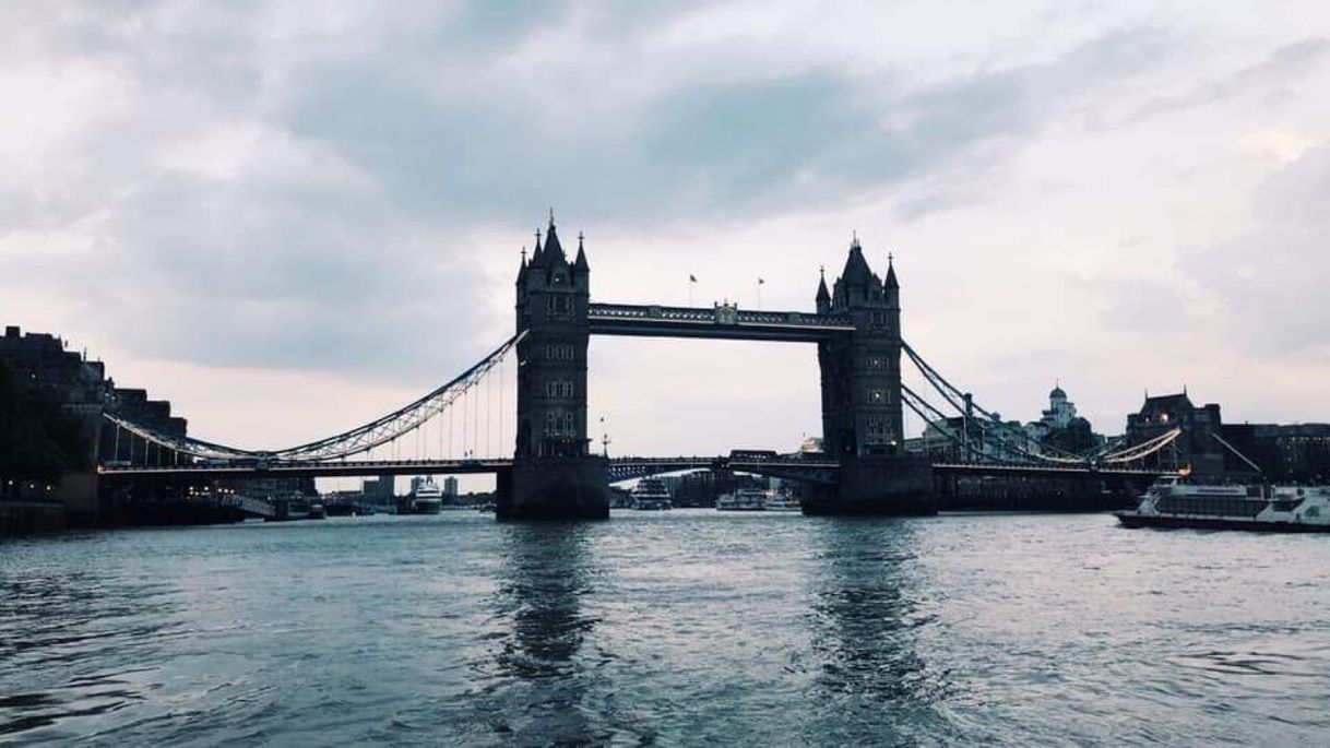 Place Tower Bridge