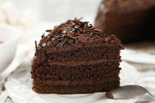 Receita de Bolo de chocolate fofinho com cobertura de brigadeiro ...