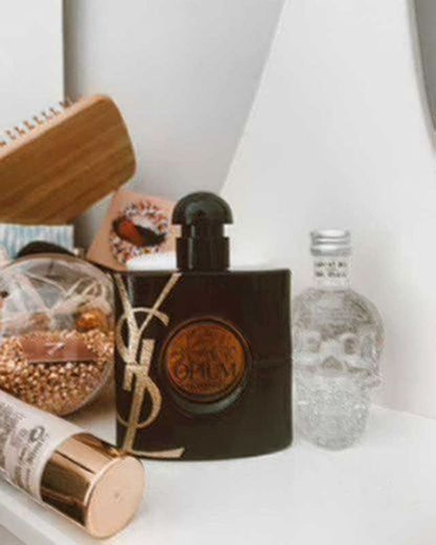 Social YVES SAINT LAURENT BLACK OPIUM