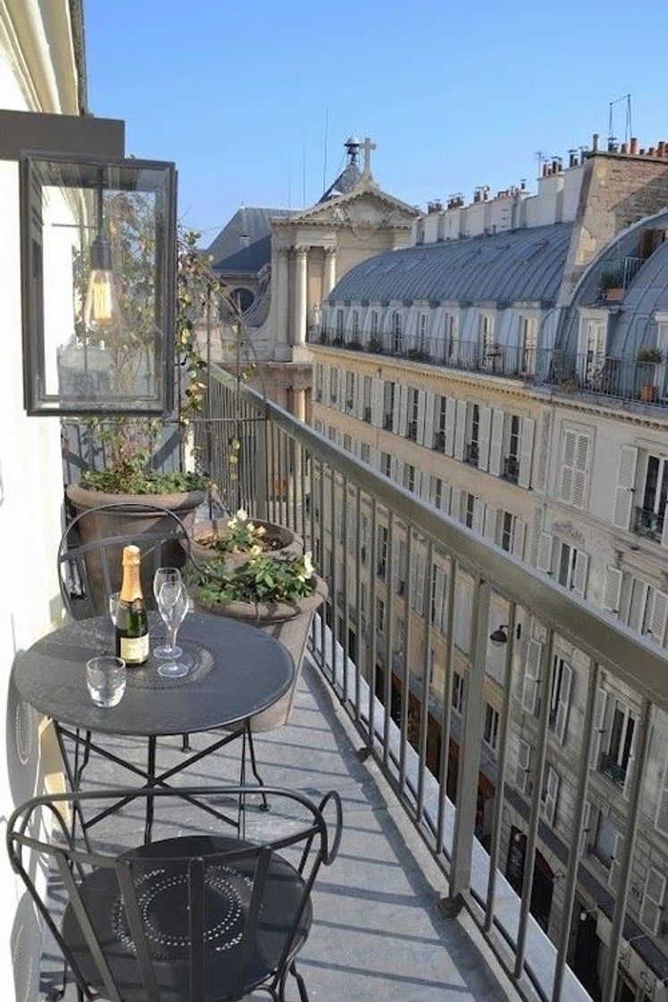 Place Parisian view 