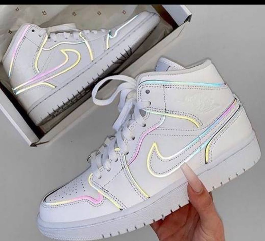 Fashion 
NIKE AIR JORDAN 1 MID IRIDESCENT REFLECTIVE WHITE