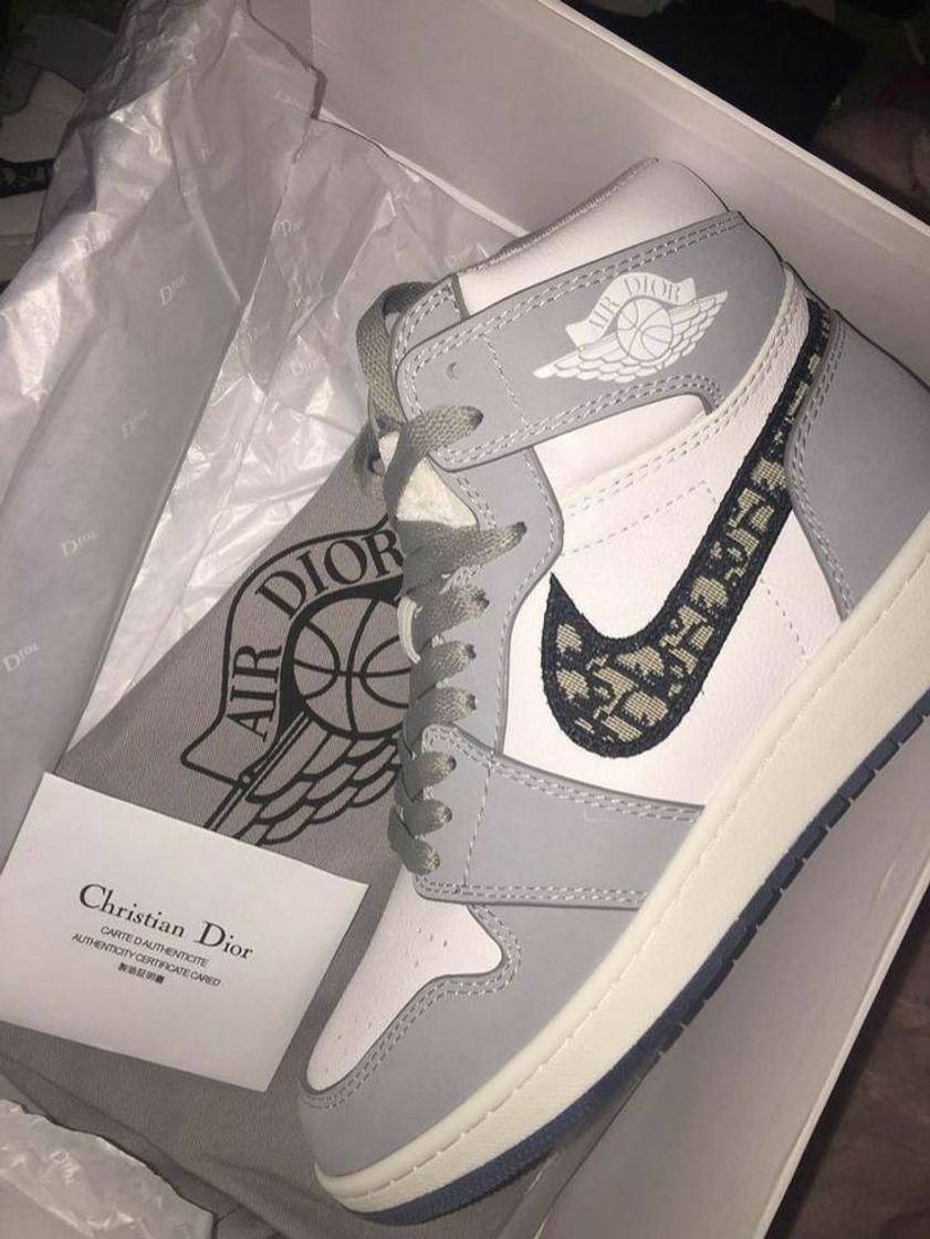 Social NIKE AIR JORDAN × DIOR 
