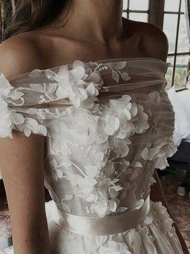 Detalhes no vestido de casamento