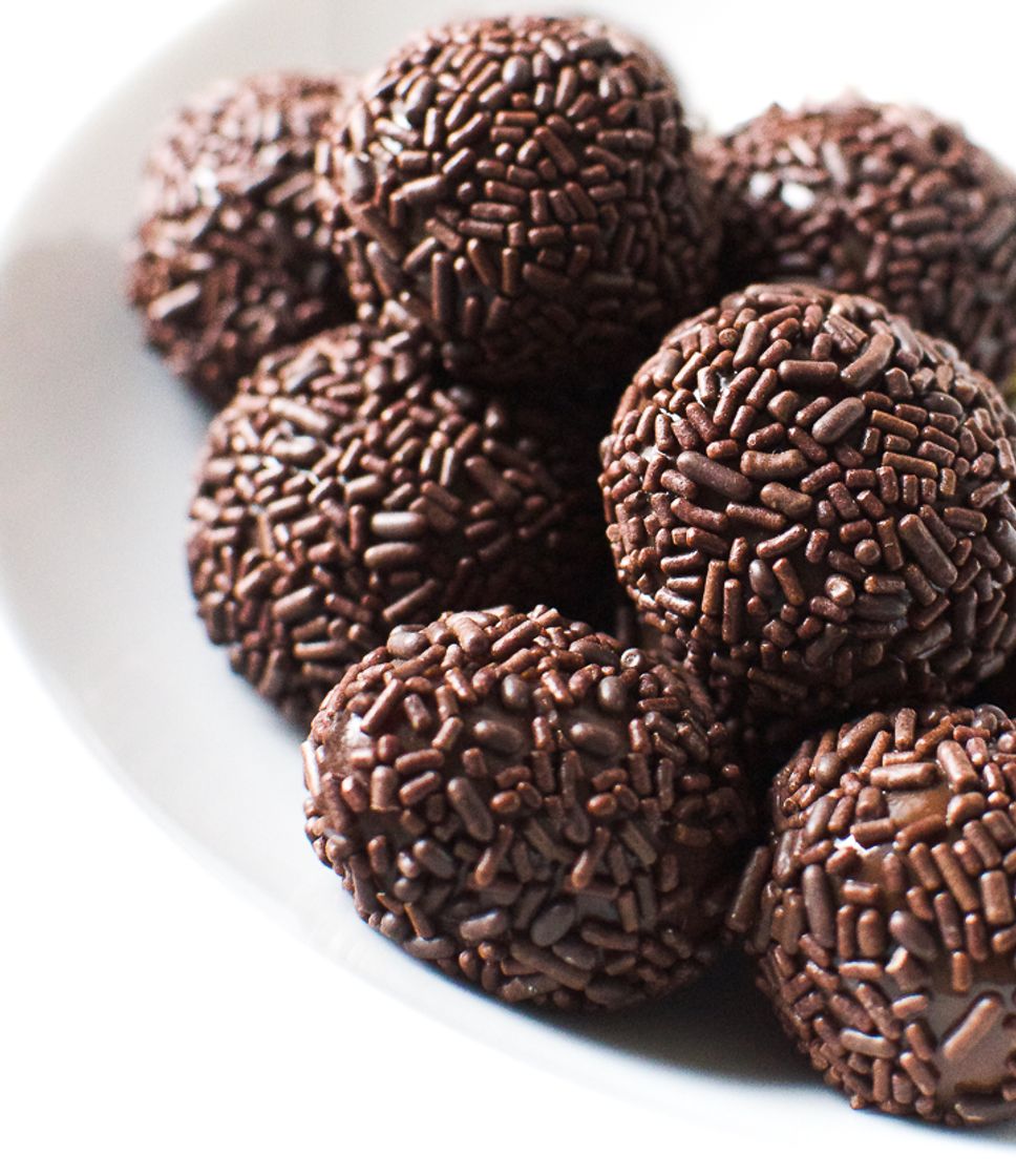 Books BRIGADEIROS: BRAZILIAN BRIGADEIRO RECIPES FULL OF SWEETNESS AND INSPIRATION