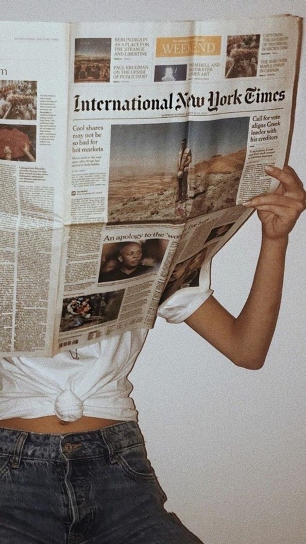 Moda Wallpaper de mulher com jornal 