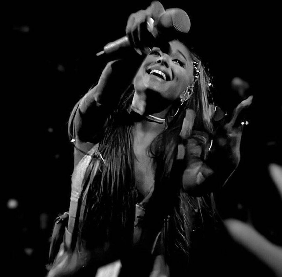 Social Wallpapers:  Edición Ariana Grande ♡