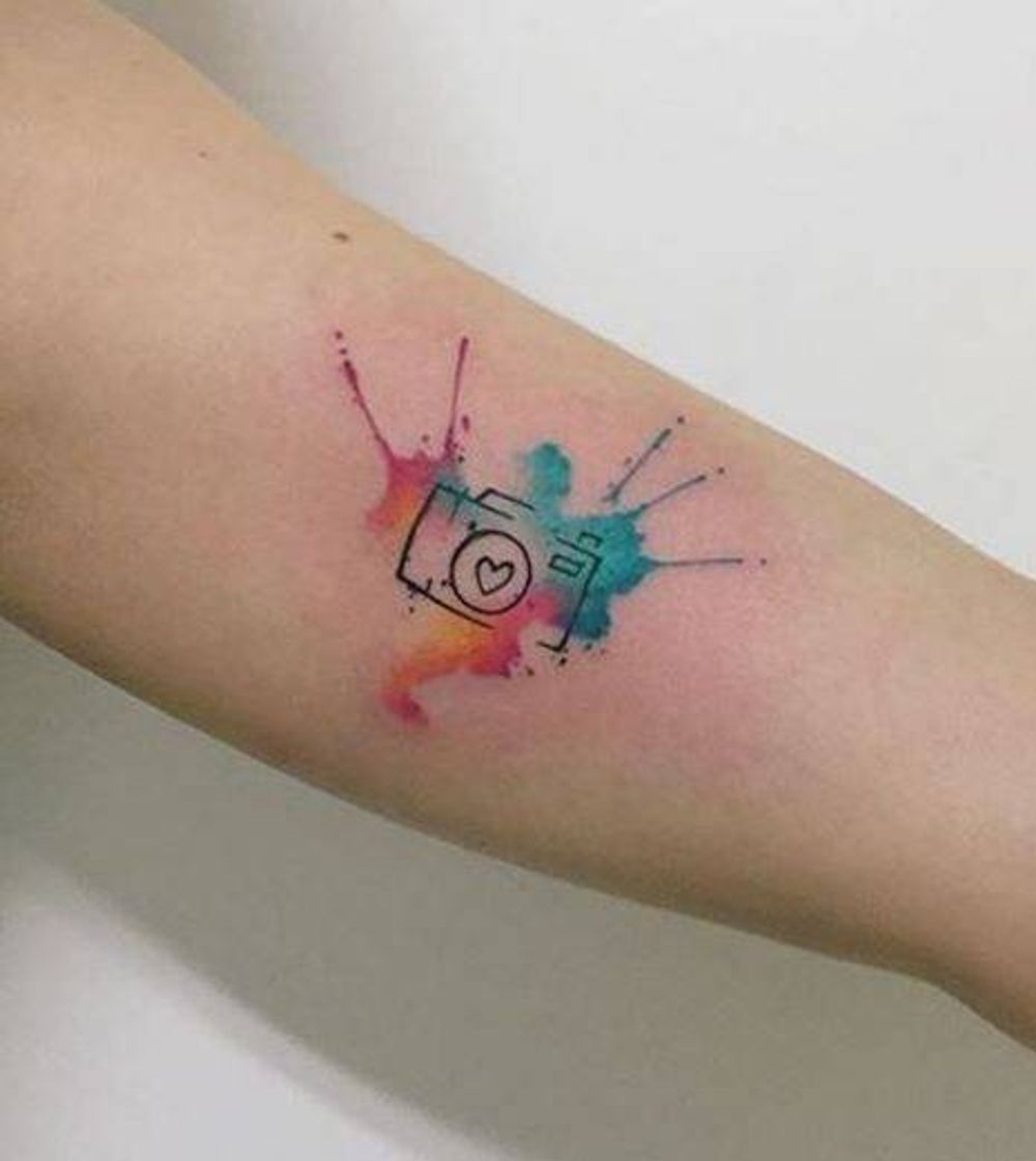 Fashion tatuagem câmera em aquarela.