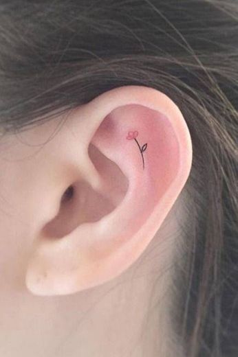 Tatuagem na orelha 🌷
