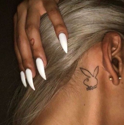 tattoo atrás da orelha