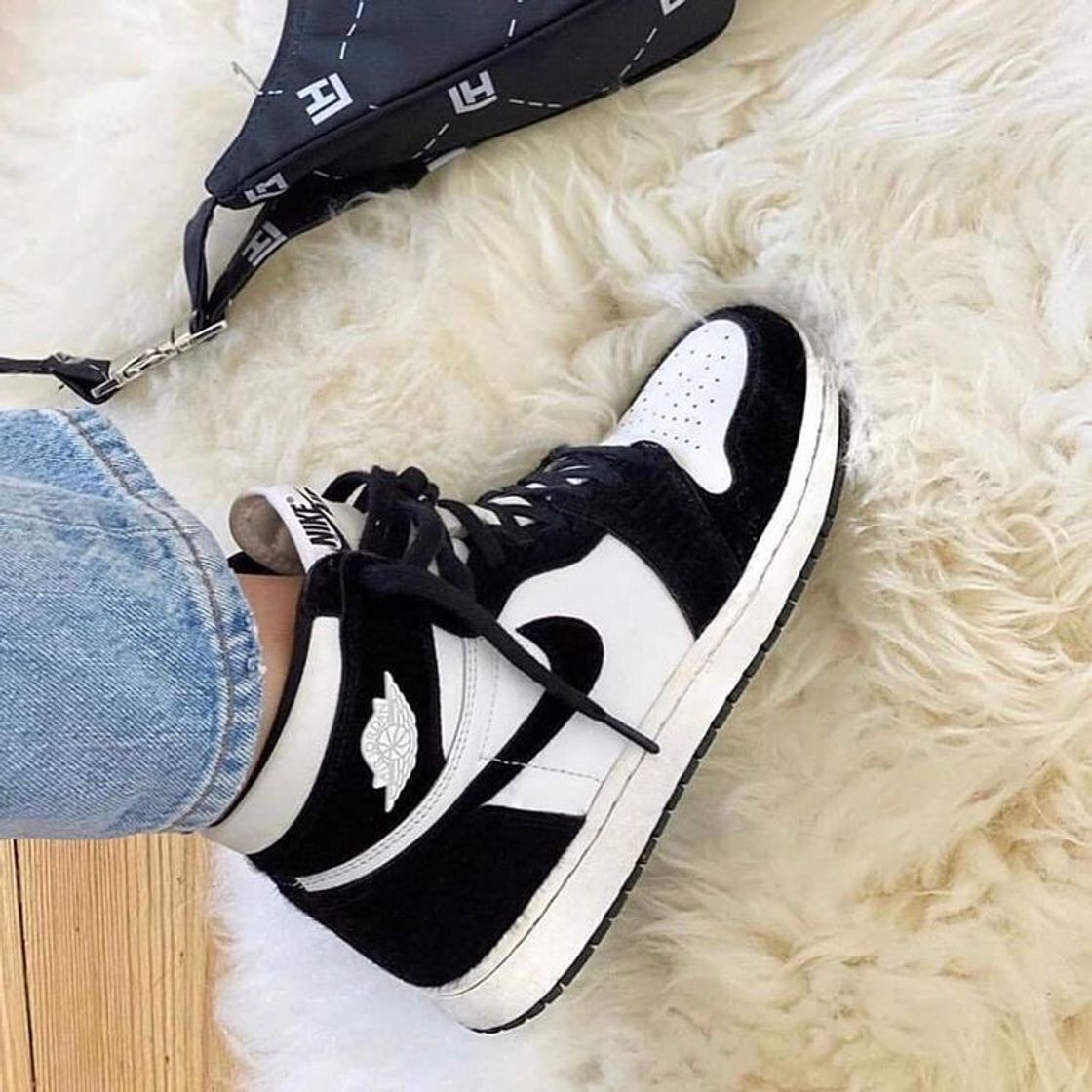 Moda Nike AJ1 Black 