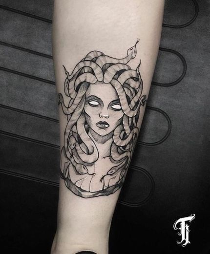 Tatuagem de Medusa - Significado e 33 fotos para inspirar
