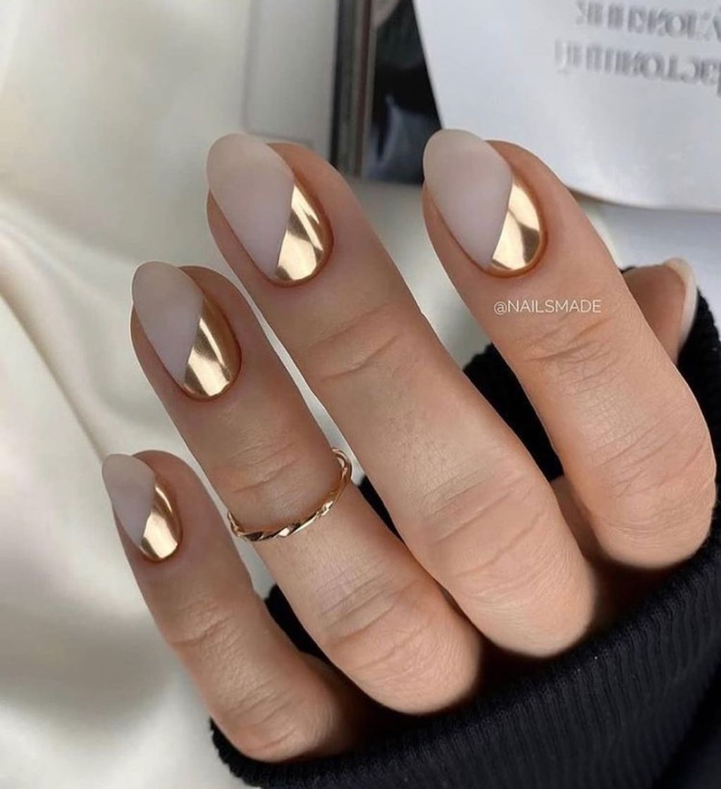 Social Gold nails 