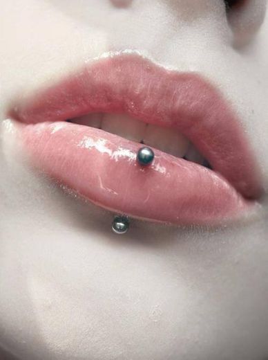 vertical labret