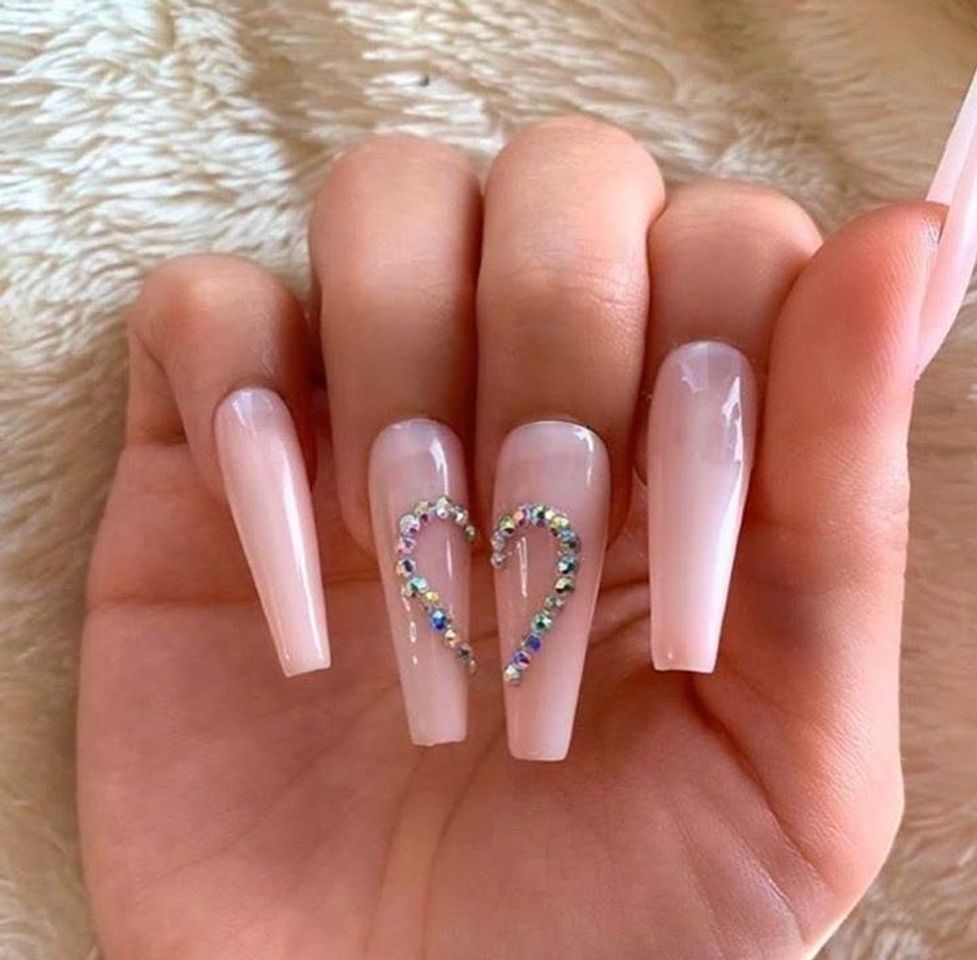 Moda Uñas corazoncito perlas