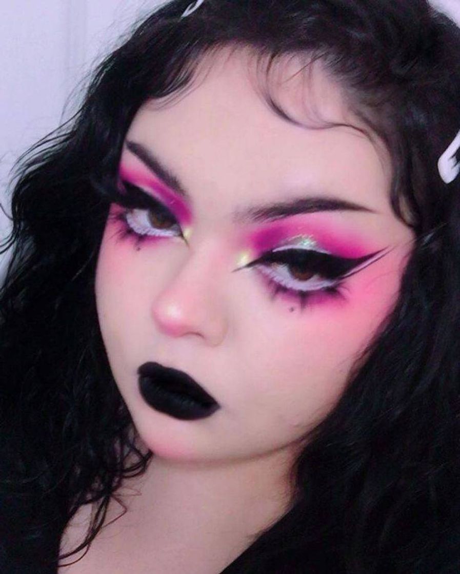 Fashion goth makeup <3