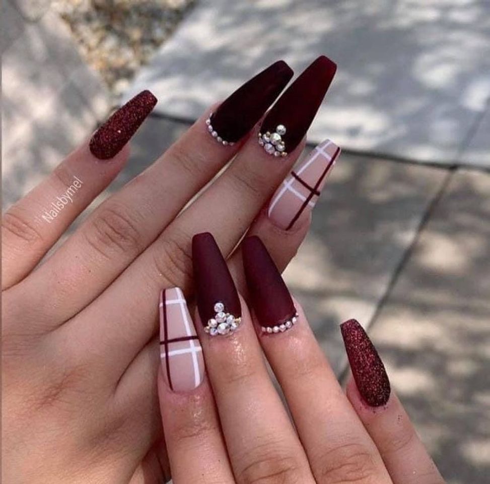 Moda Unhas estampa bordô