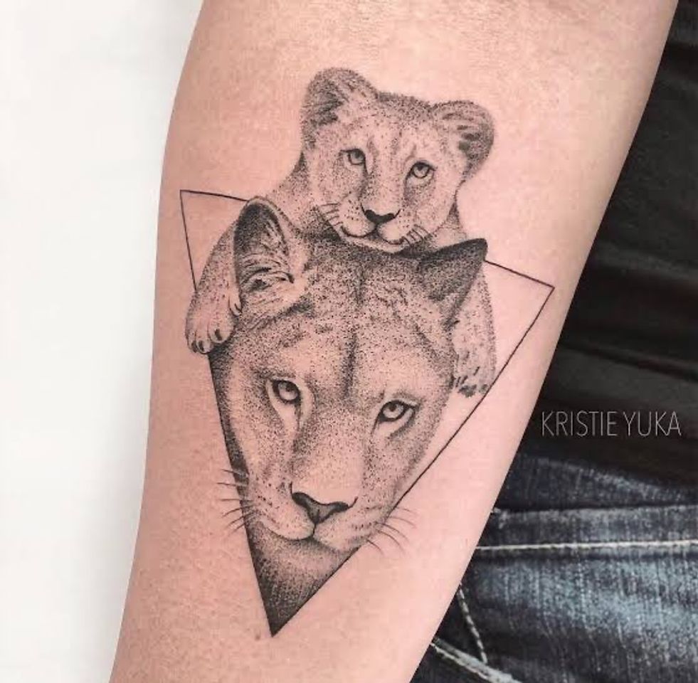 Moda Tatuagem Leoa e Filhote