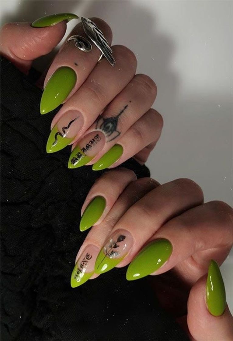 Moda nails aesthetic 