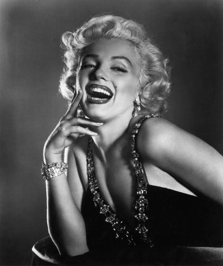 Marilyn laughing and stunning ♥️