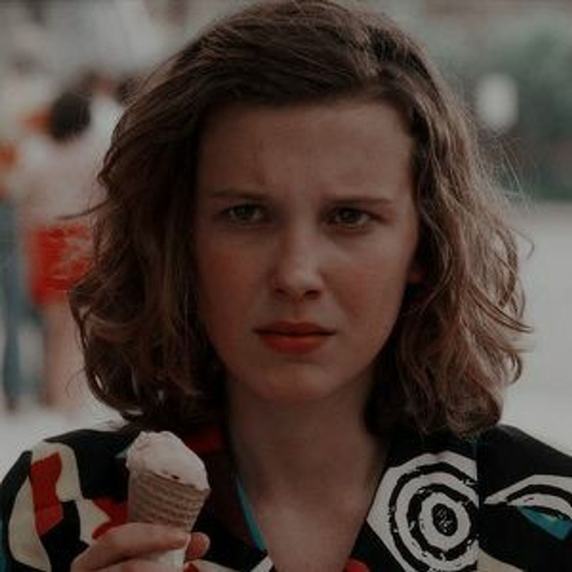 Fashion Salário da Millie Bobby Brown