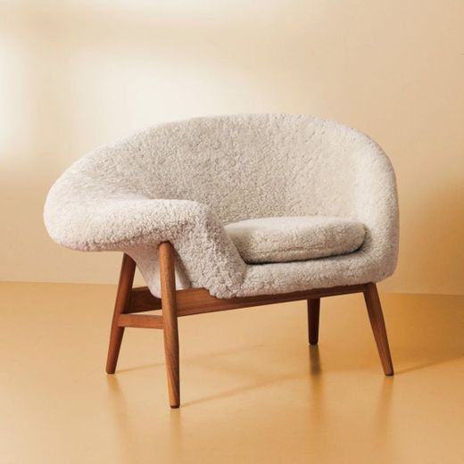 Sillón de tapizado en borrego Fried Egg Sheep Lounge chair 