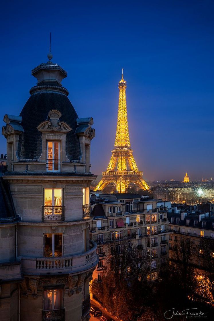 Place Torre Eiffel