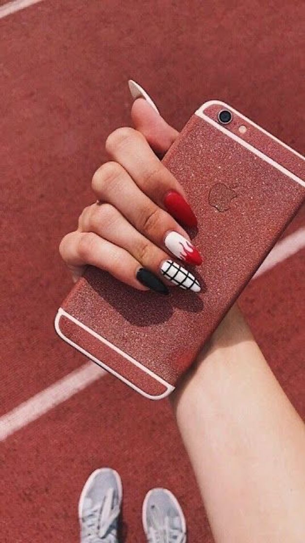 Fashion Fire nails red 