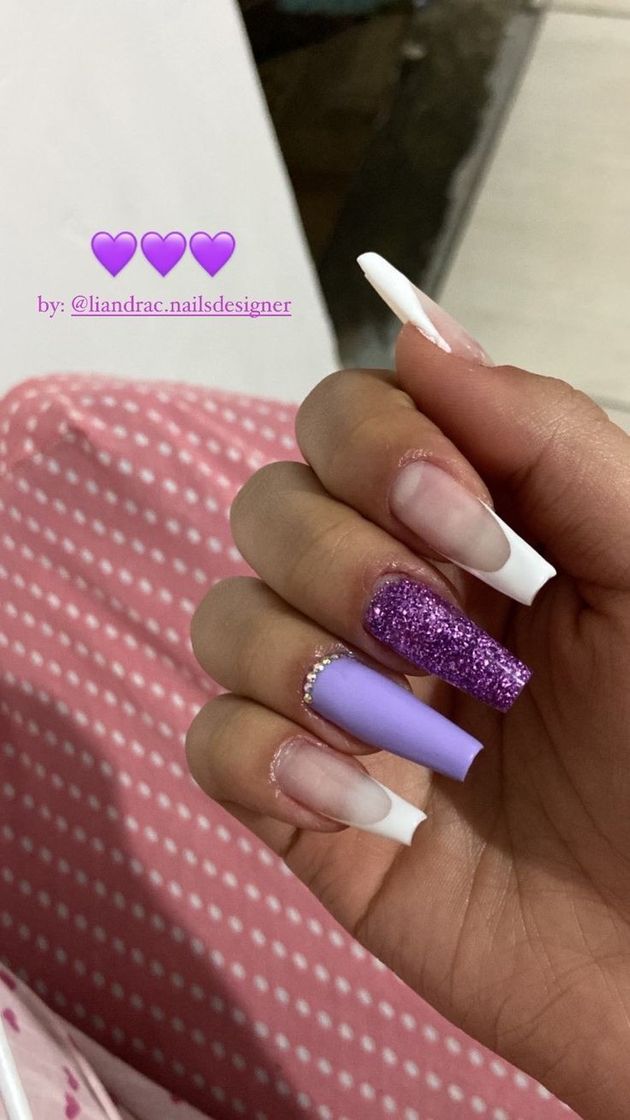 Social nails purple and white 