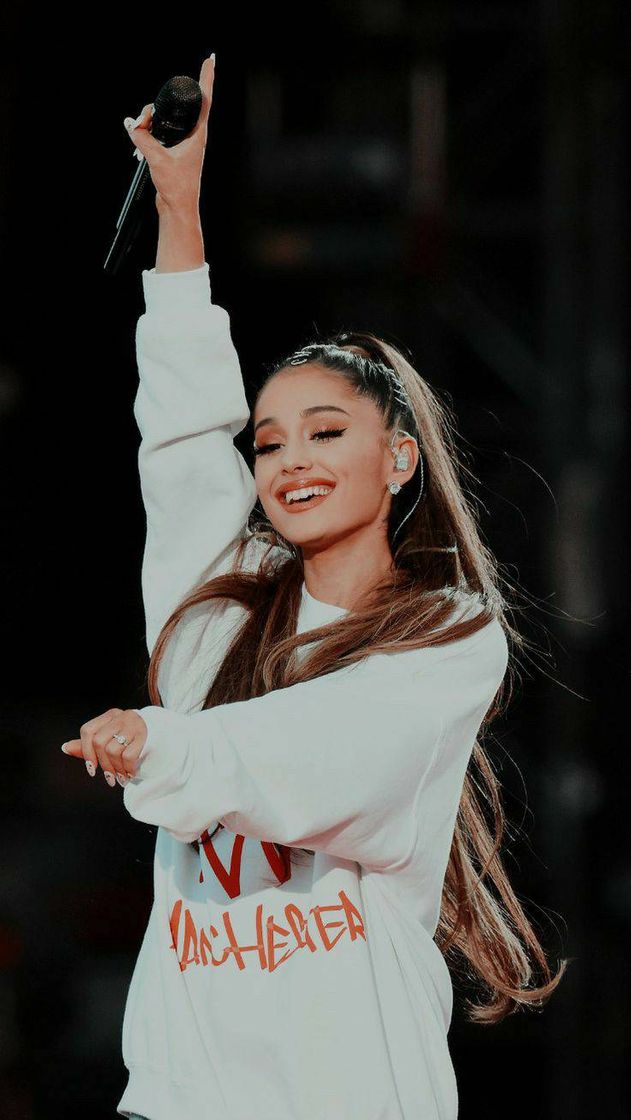 Fashion Wallpaper Ariana