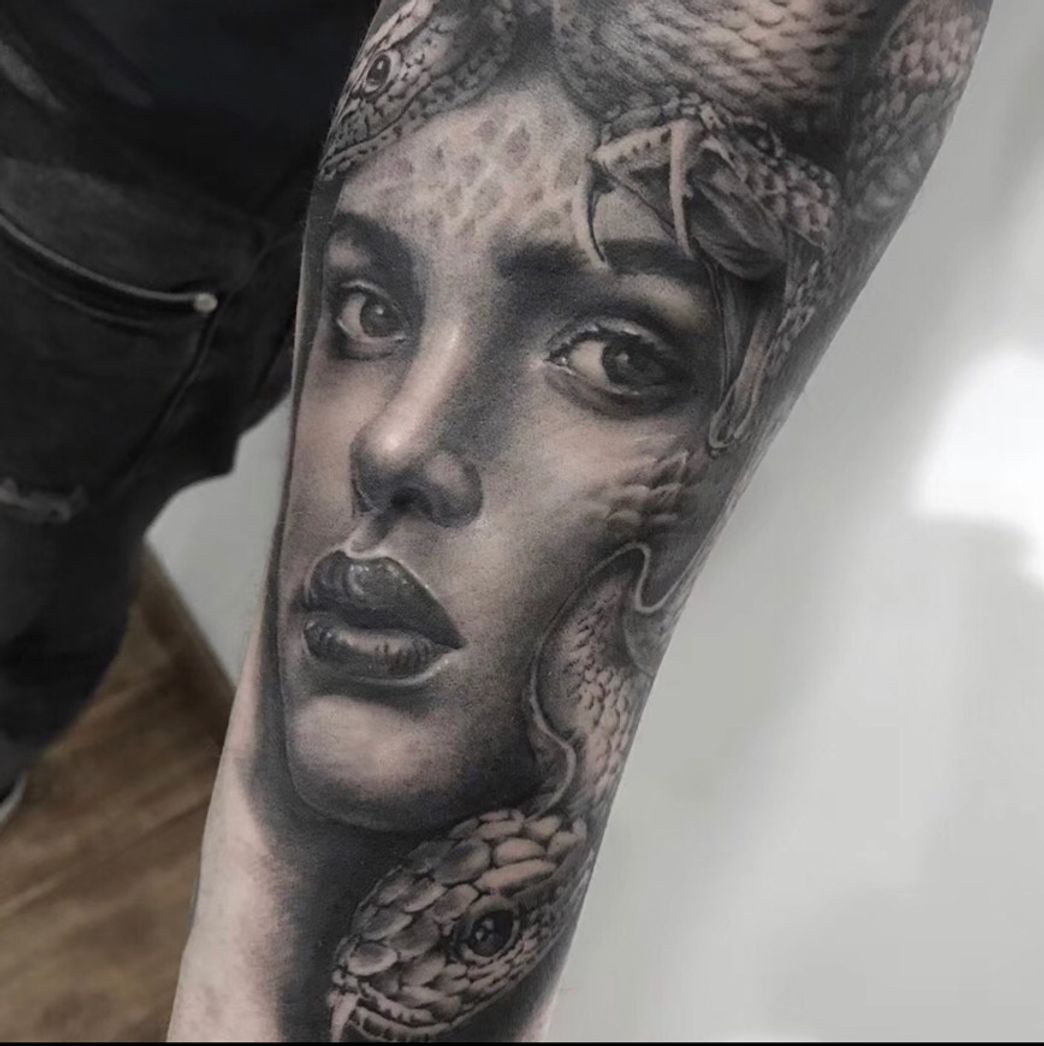 Fashion Tattoo realismo Medusa