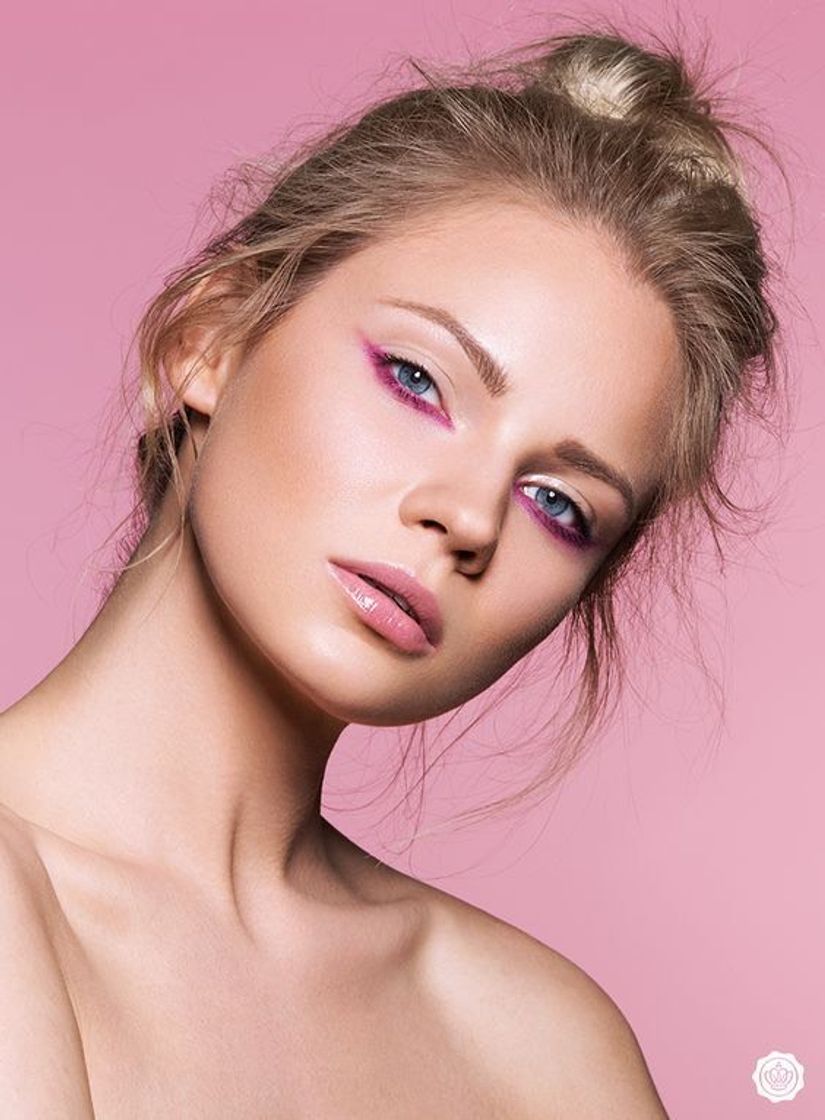 Moda Pink makeup