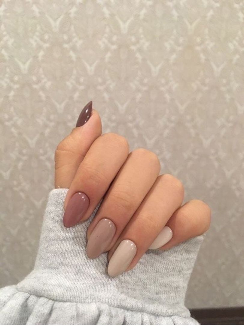 Moda Brown nails