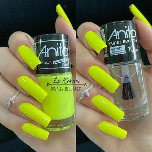 Unhas neon Anitta