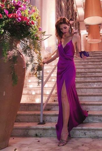 Vestido longo com fenda na perna roxo 