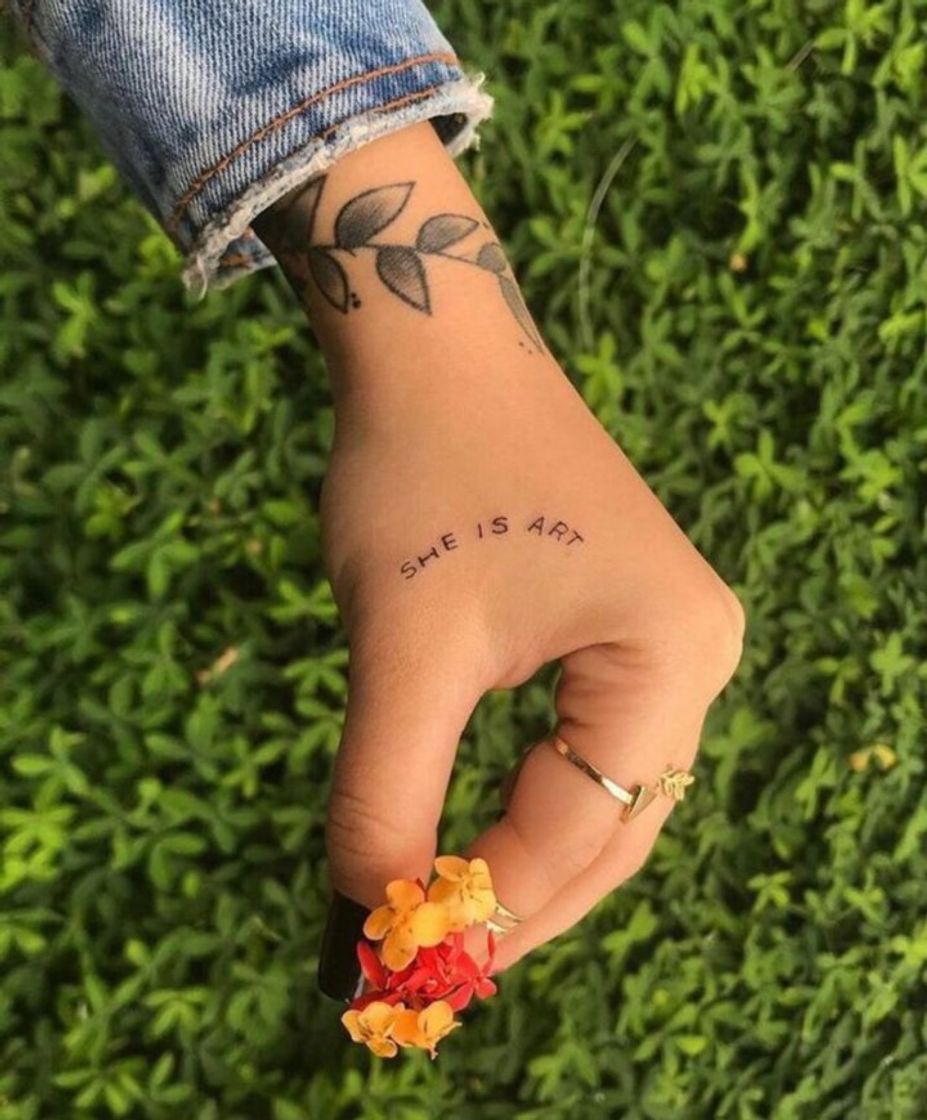 Social Tattoo na mão 