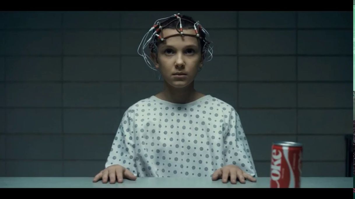 Series Stranger Things Once usa sus poderes y dobla una lata de Coca ...