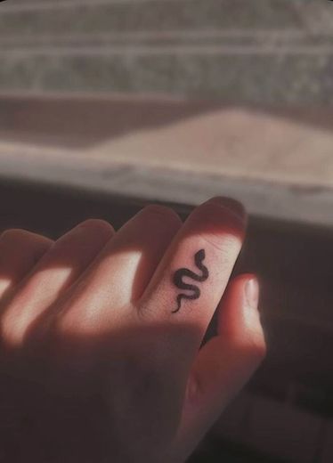 Finger tattoo 🖤