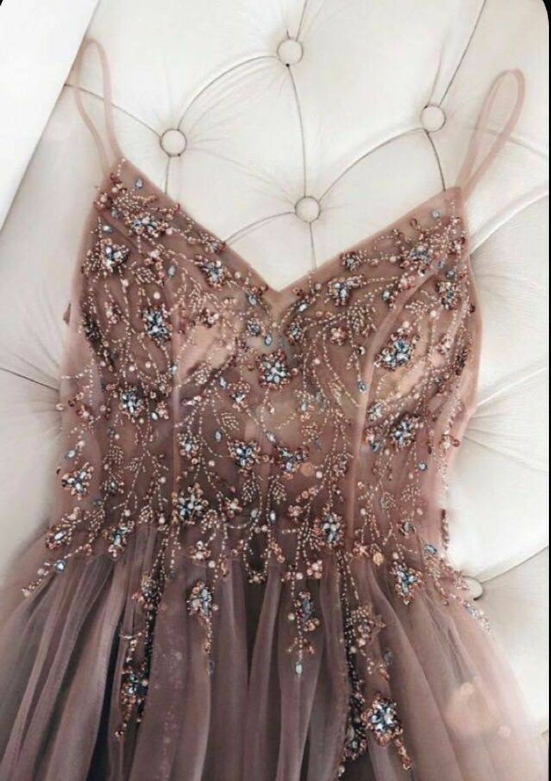 Moda 🤍 Vestido delicado para debutantes 