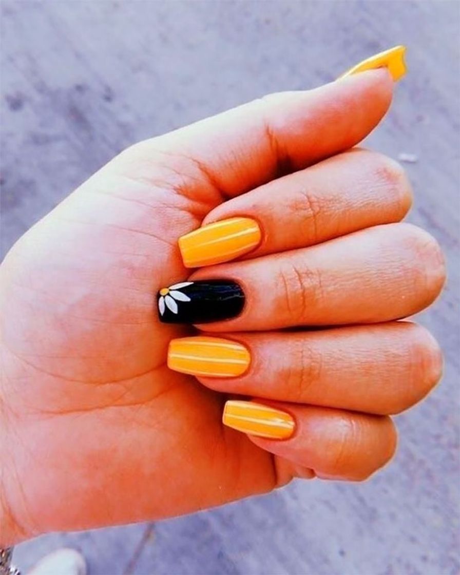 Moda Unhas✨💛🖤