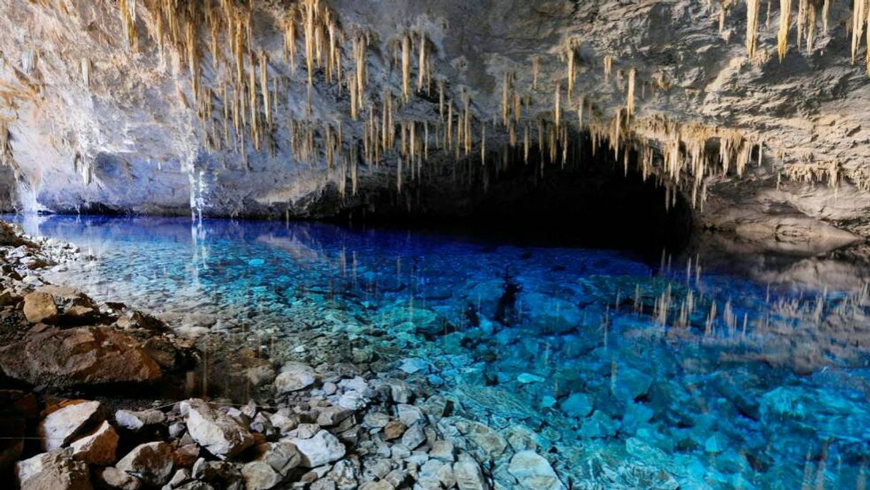 Lugar Gruta do Lago Azul