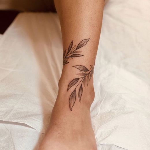 Tattoo folhas ✨