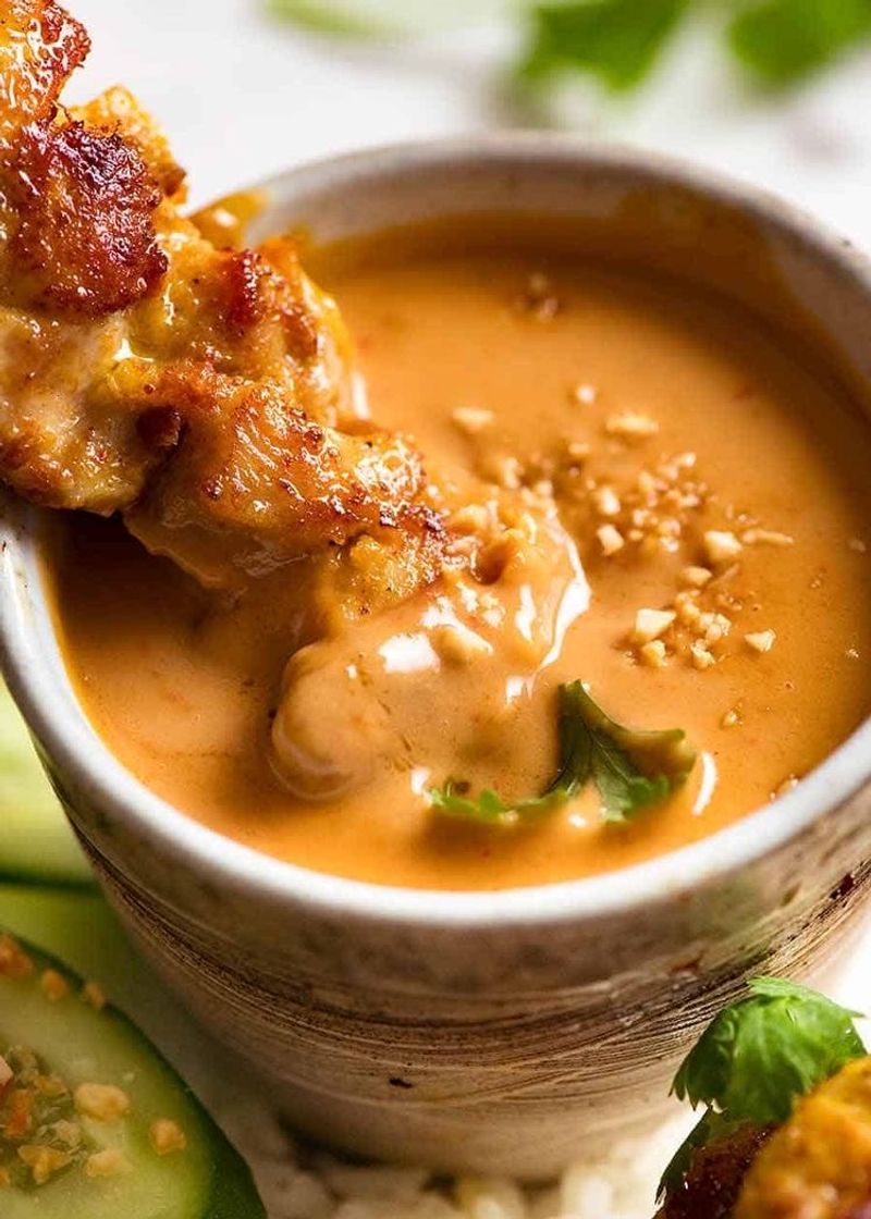 Social Thai Chicken Satay con salsa de cacahuete