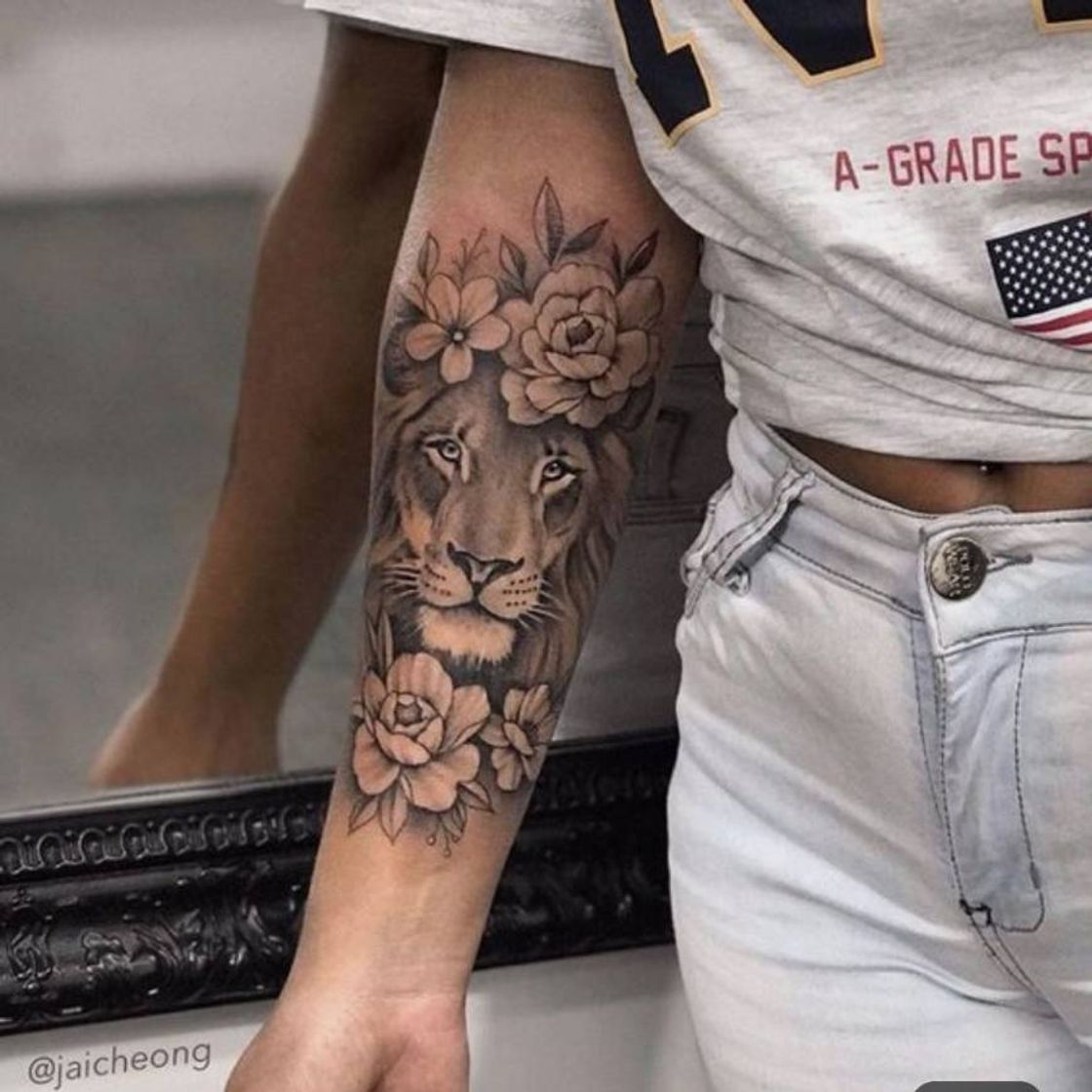 Fashion Tatto no braço de leão ❤